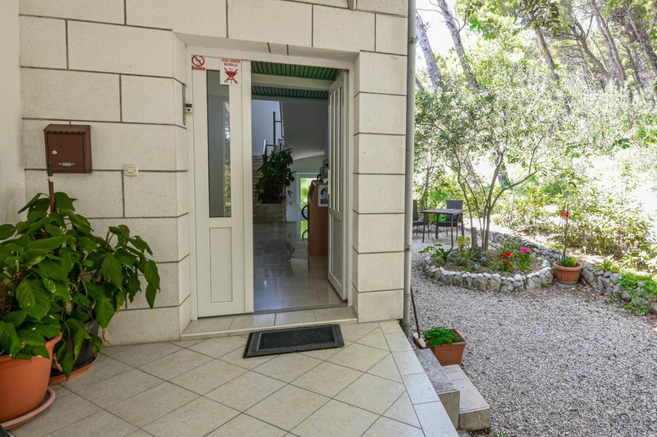 Marios Apartment Brela Exterior photo