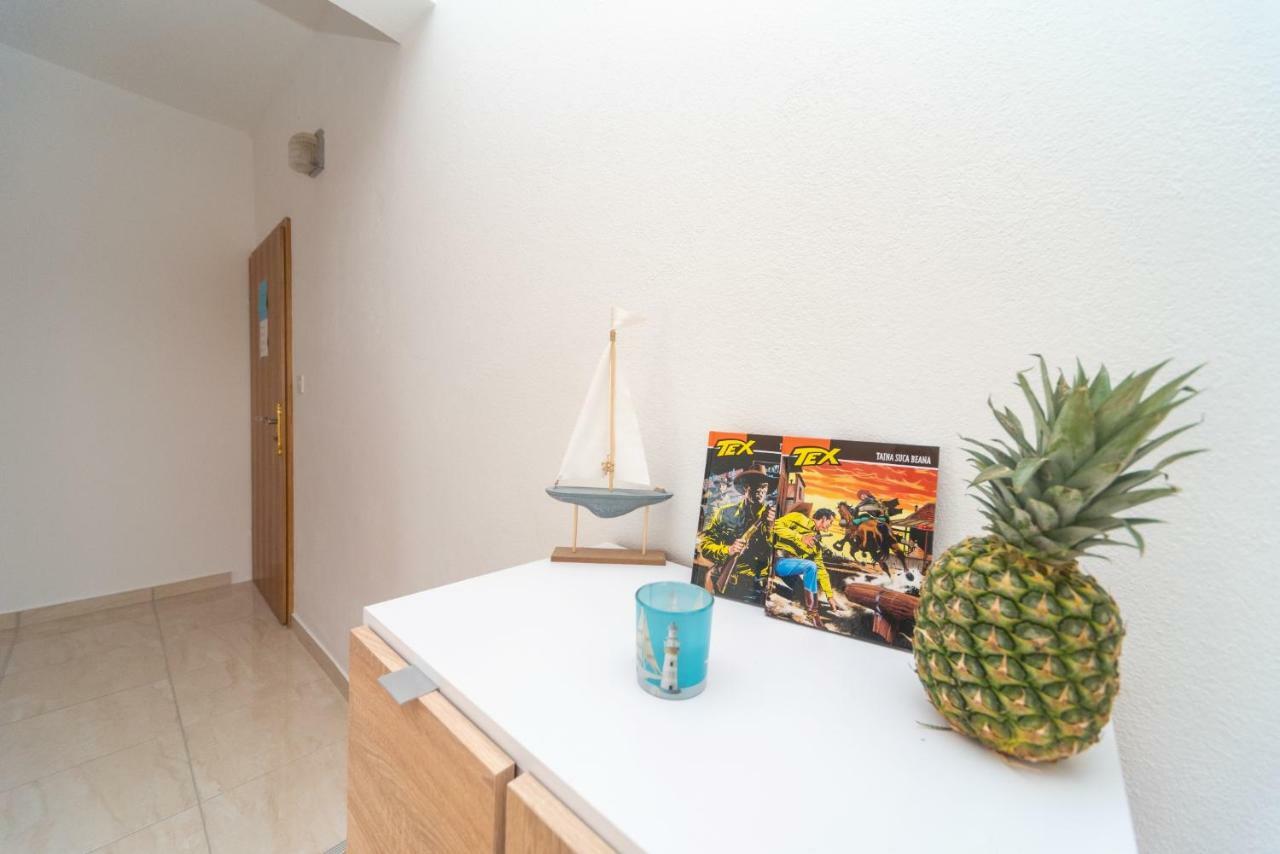 Marios Apartment Brela Exterior photo